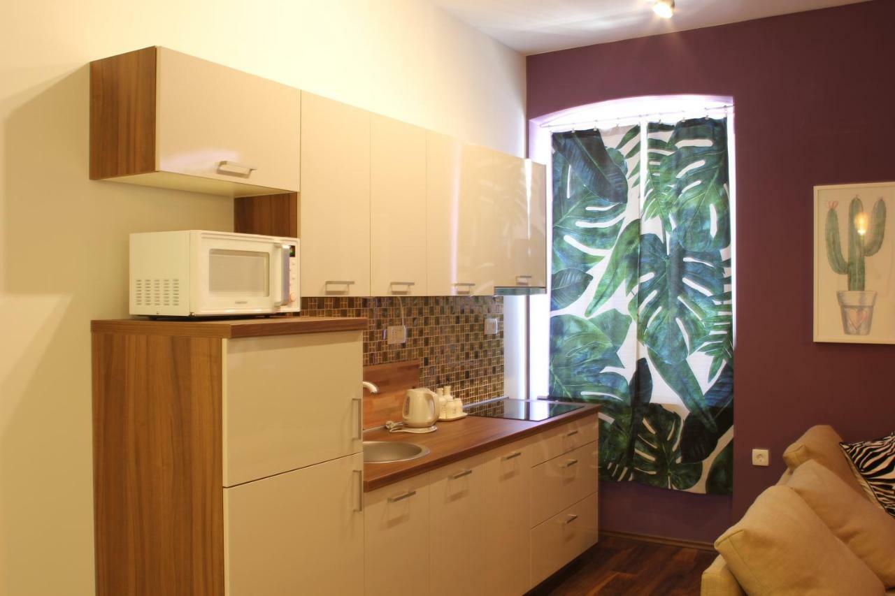 Cozy In Center Of Apartment *